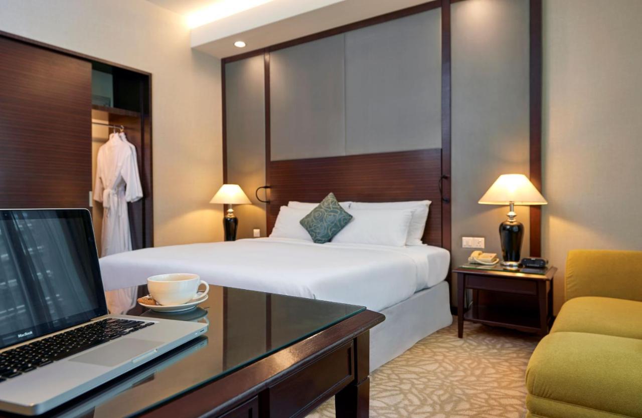 Eastin Hotel Kuala Lumpur Petaling Jaya Dış mekan fotoğraf A room at the hotel