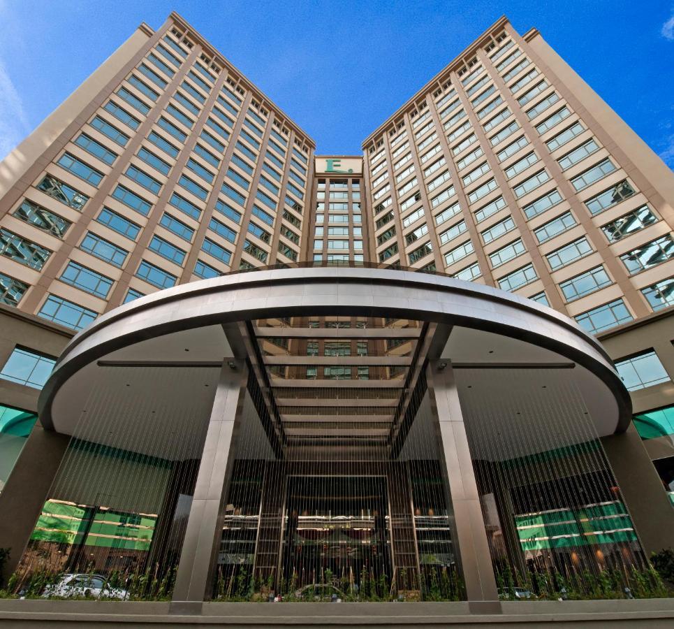 Eastin Hotel Kuala Lumpur Petaling Jaya Dış mekan fotoğraf The entrance of the hotel