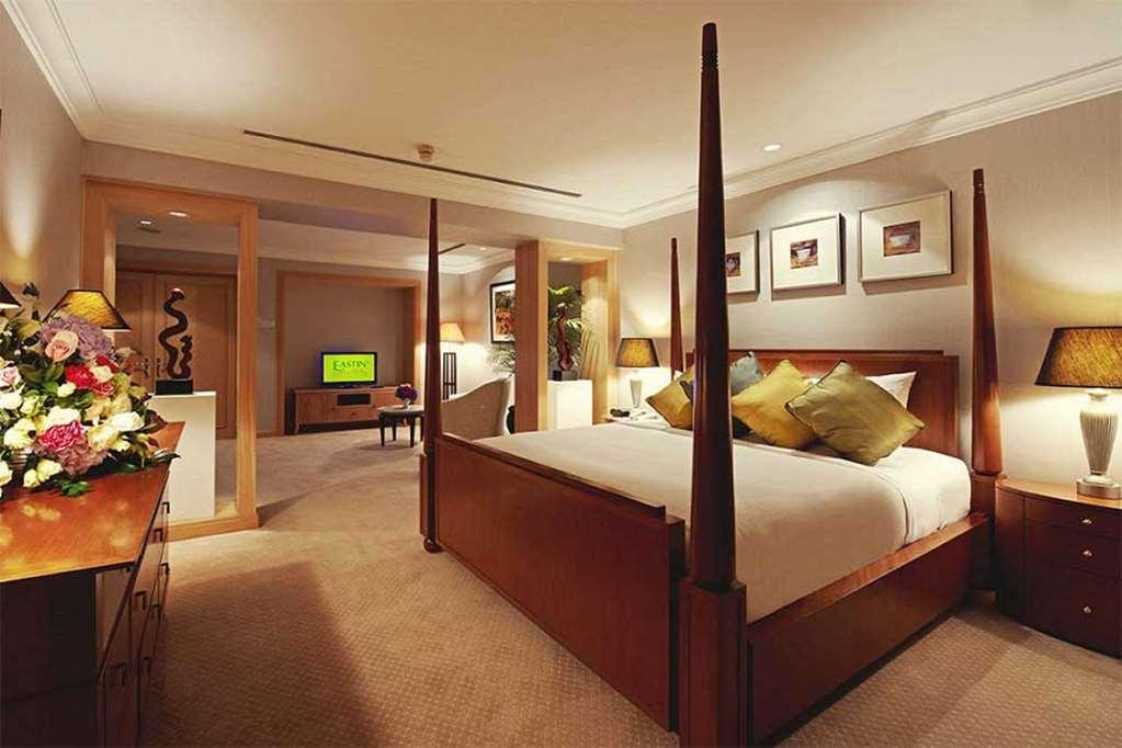 Eastin Hotel Kuala Lumpur Petaling Jaya Oda fotoğraf A suite at the Mandarin Oriental, London