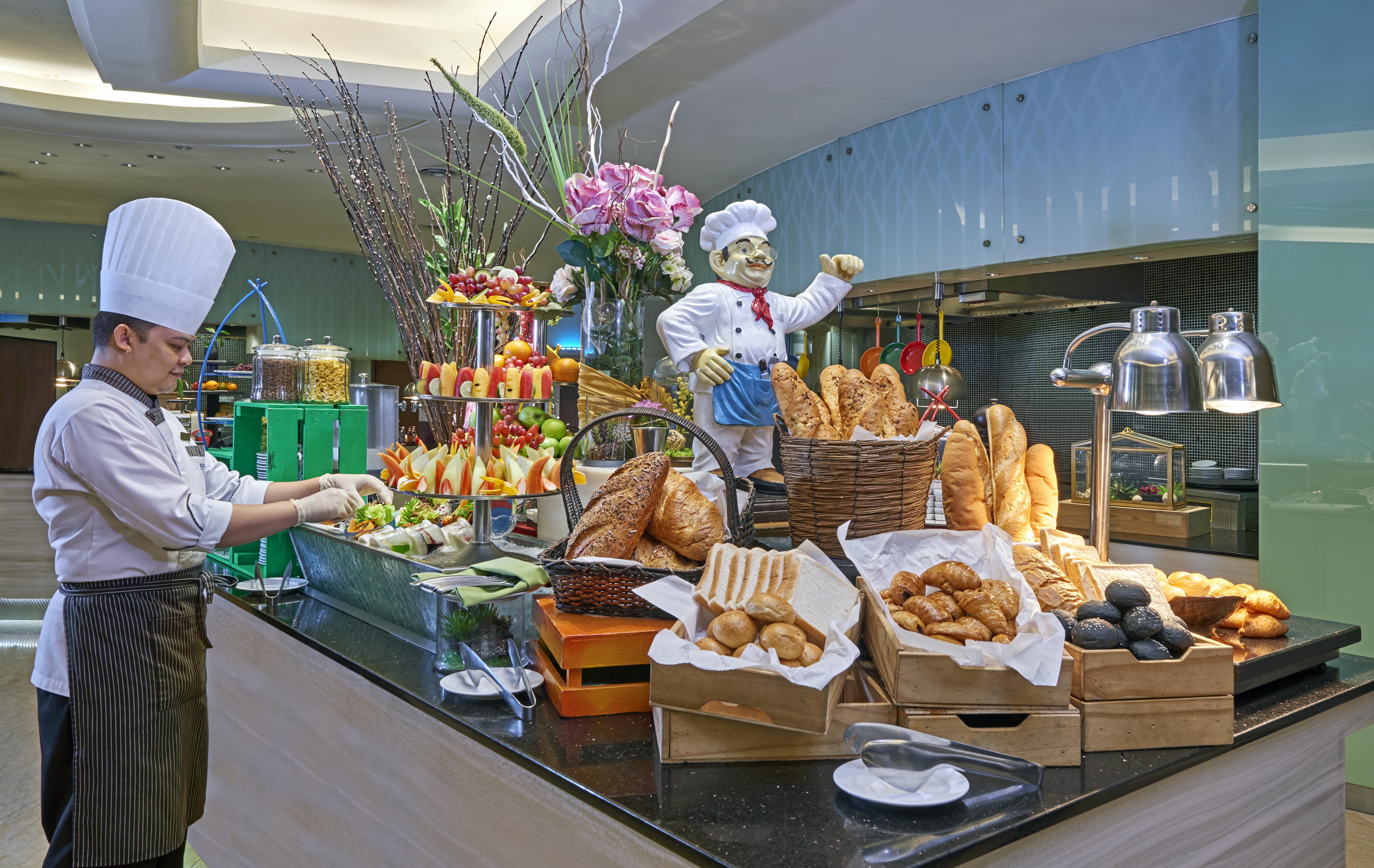 Eastin Hotel Kuala Lumpur Petaling Jaya Dış mekan fotoğraf A bread station at a buffet