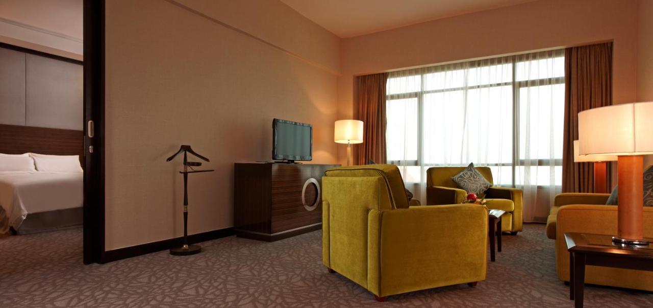 Eastin Hotel Kuala Lumpur Petaling Jaya Dış mekan fotoğraf A room at the hotel