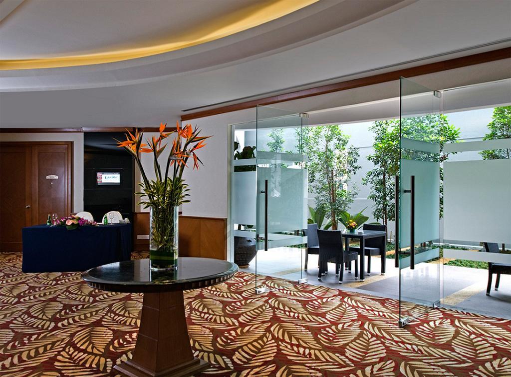 Eastin Hotel Kuala Lumpur Petaling Jaya Dış mekan fotoğraf The interior of a suite at the Mandarin Oriental, Kuala Lumpur