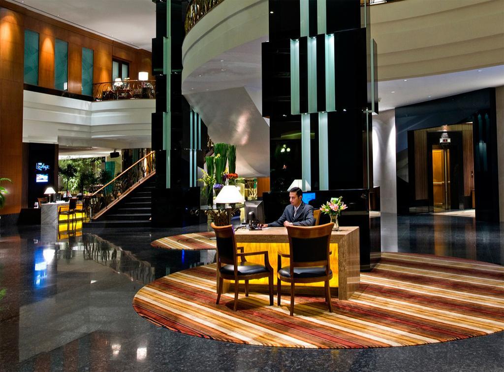 Eastin Hotel Kuala Lumpur Petaling Jaya Dış mekan fotoğraf The lobby of the hotel