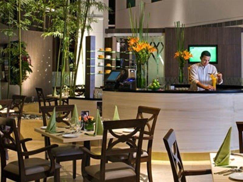 Eastin Hotel Kuala Lumpur Petaling Jaya Dış mekan fotoğraf The interior of the restaurant